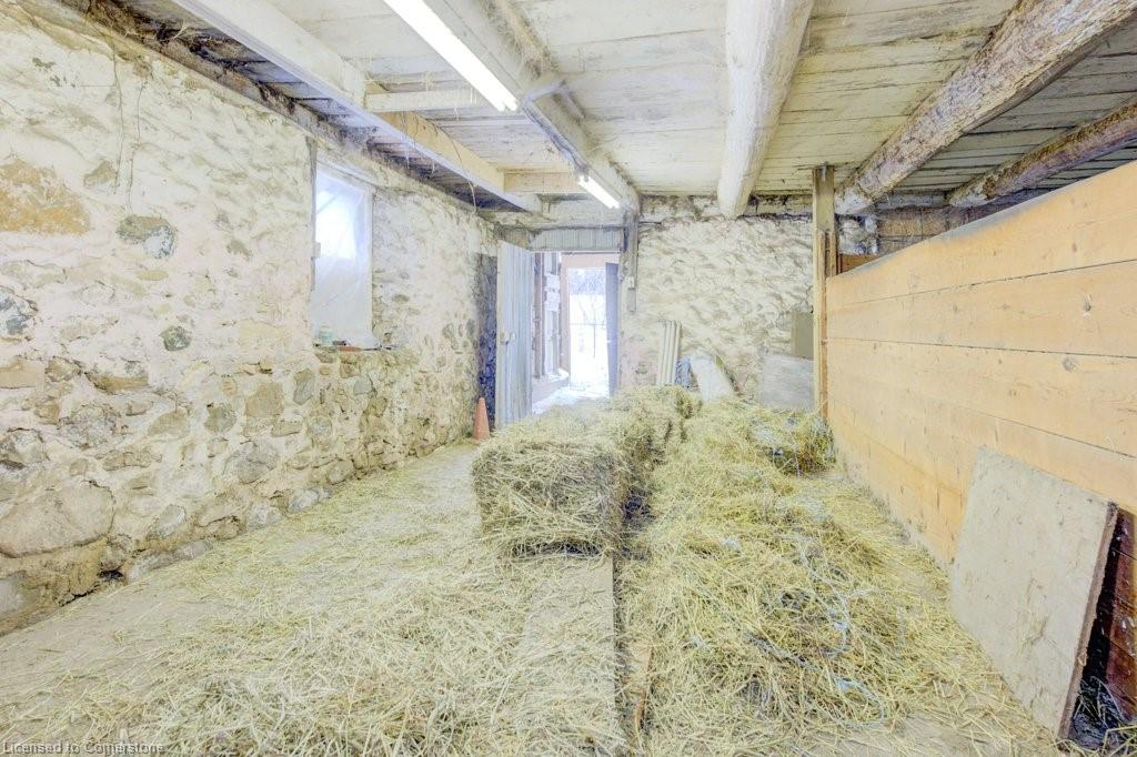 6185 16th Line Property Photo 11