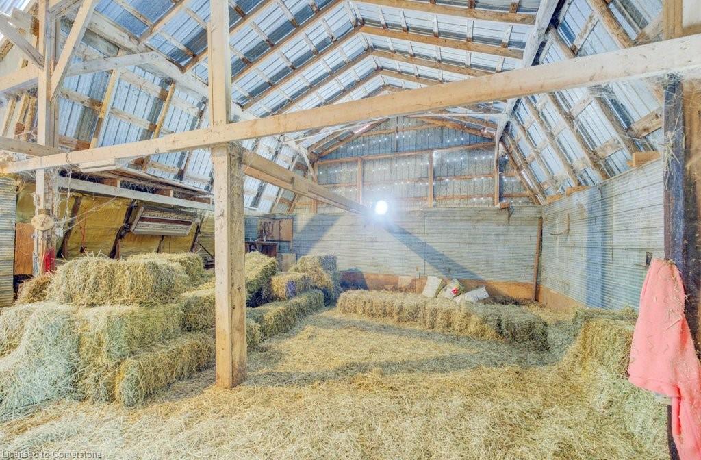 6185 16th Line Property Photo 12