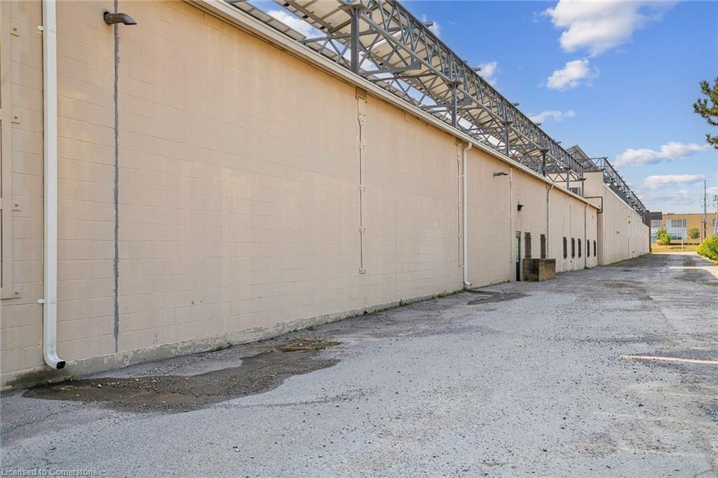 2-1141 King Road Property Photo 45