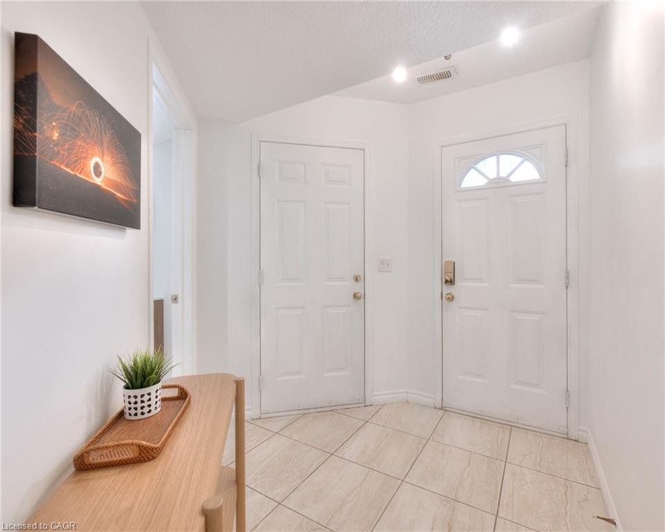 47 Grosvenor Lane Property Photo 6