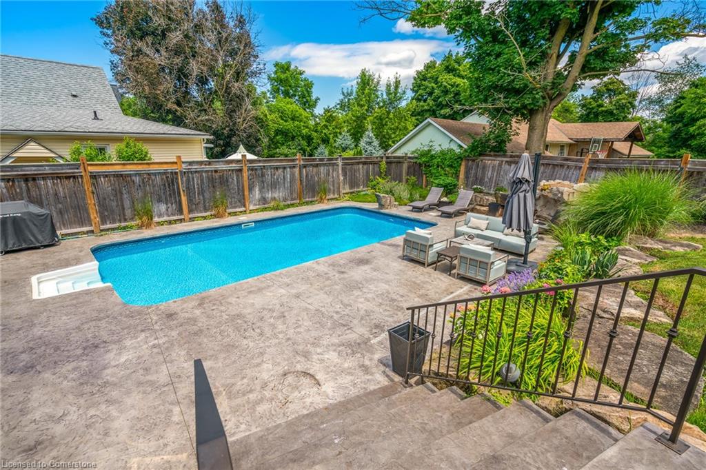 4 Front Street Property Photo 44