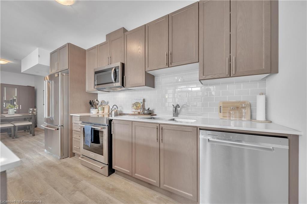 410-1 Redfern Avenue Property Photo 3