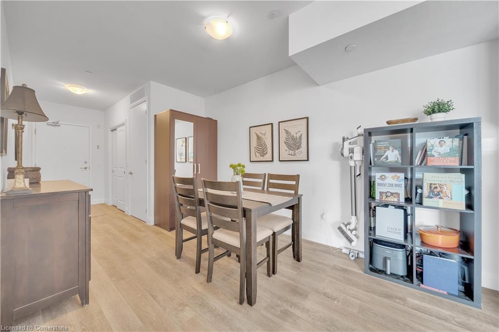 410-1 Redfern Avenue Property Photo 13