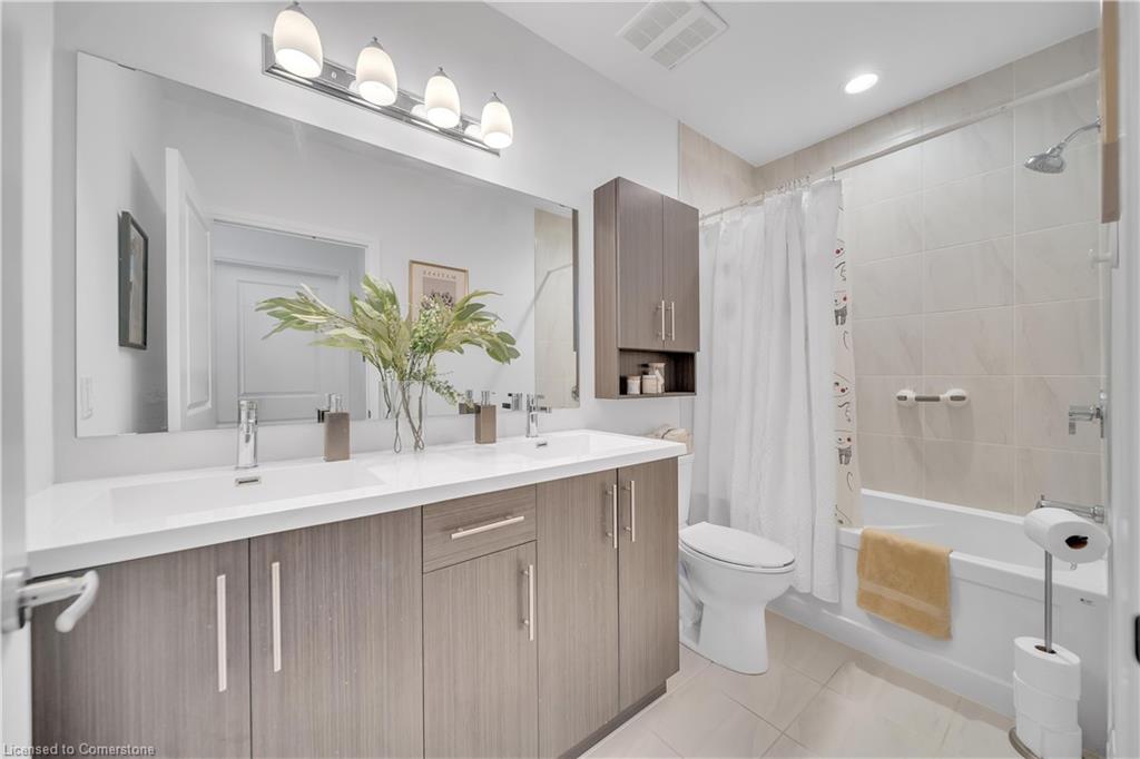 410-1 Redfern Avenue Property Photo 17
