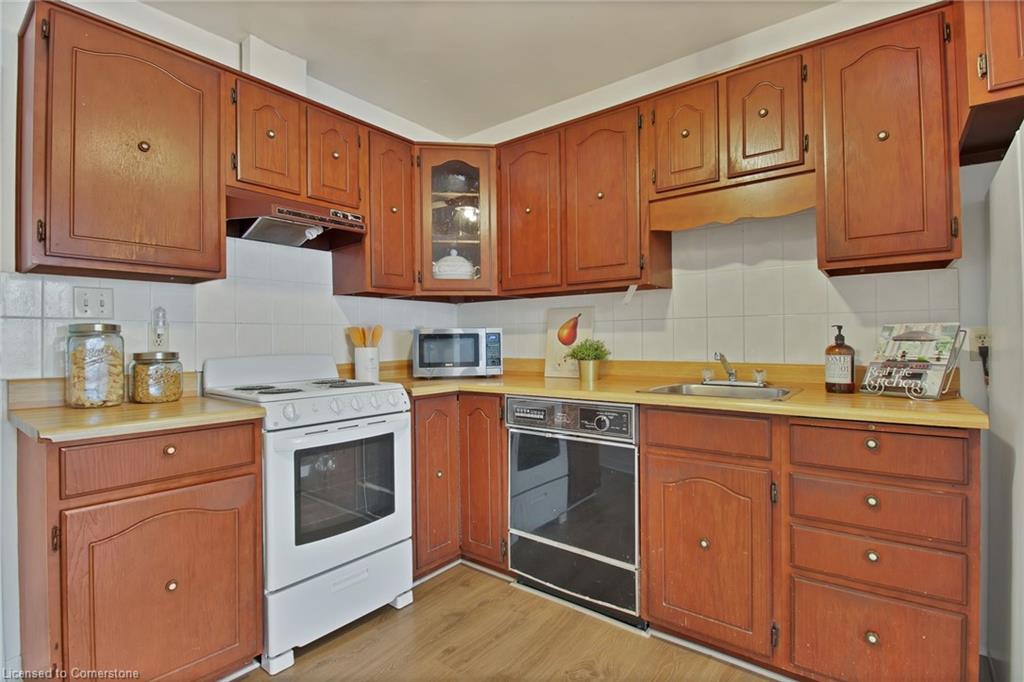 218 East 44th Street Property Photo 8