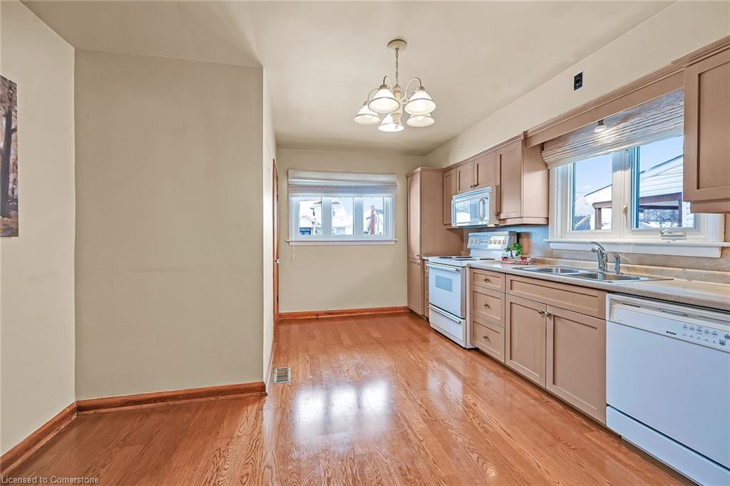 118 Charlotte Street Property Photo 11