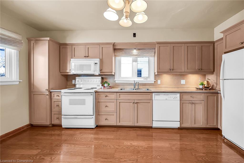 118 Charlotte Street Property Photo 12