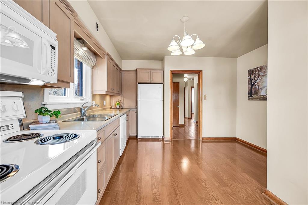 118 Charlotte Street Property Photo 13
