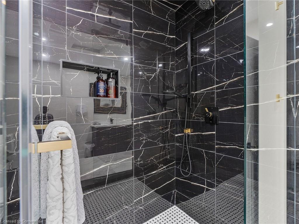 64 Argyle St N Property Photo 35