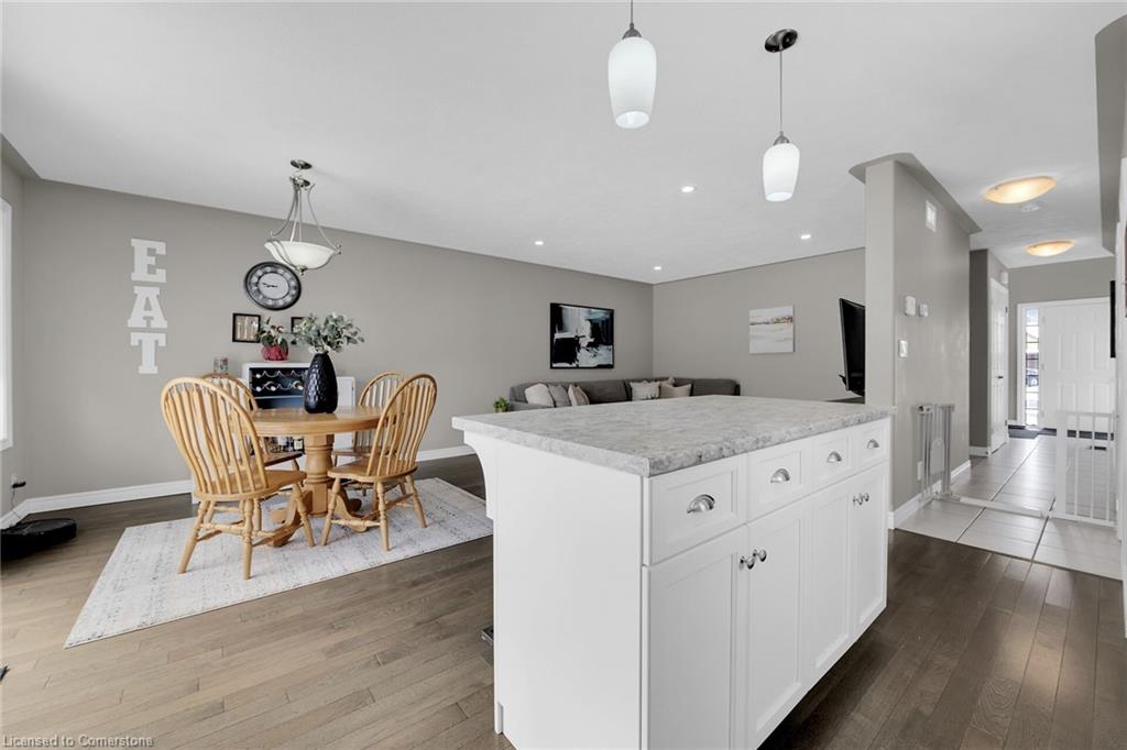 102 Macneil Court Property Photo 11