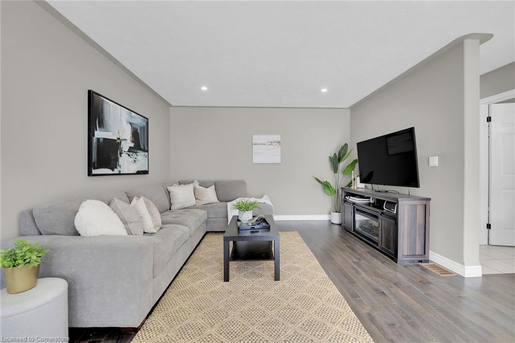 102 Macneil Court Property Photo 17