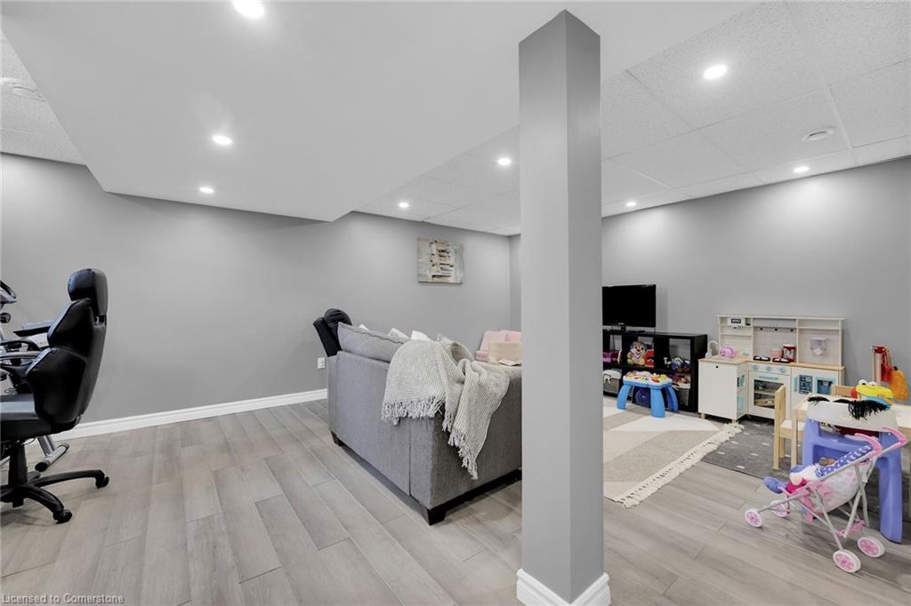 102 Macneil Court Property Photo 34