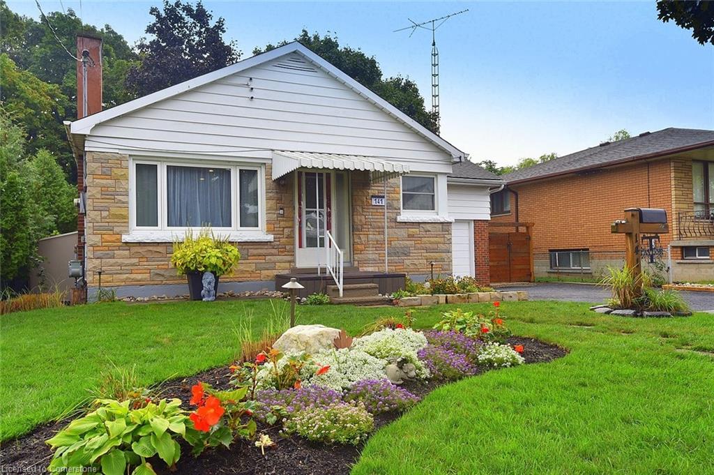 141 Reid Avenue S Property Photo 1