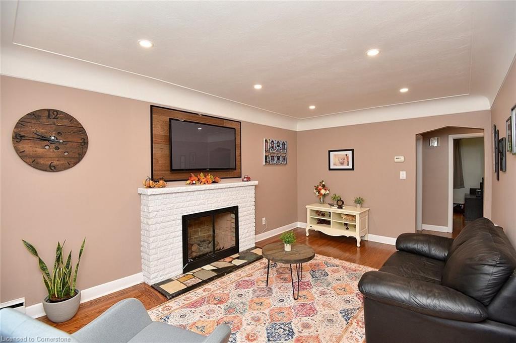 141 Reid Avenue S Property Photo 3