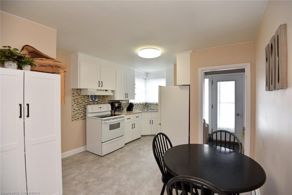 141 Reid Avenue S Property Photo 6