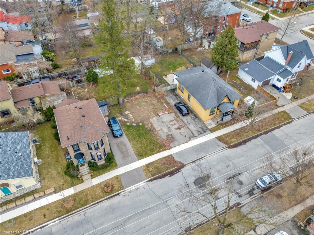 108 Oak Street Property Photo
