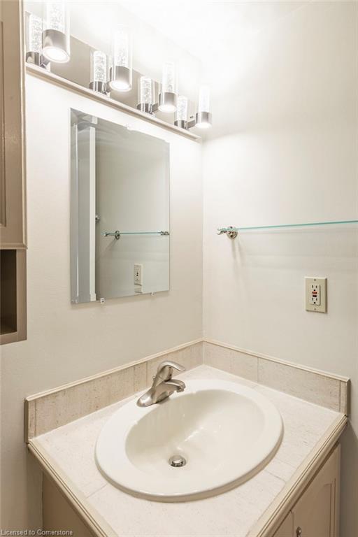 605-10 John Street Property Photo 36