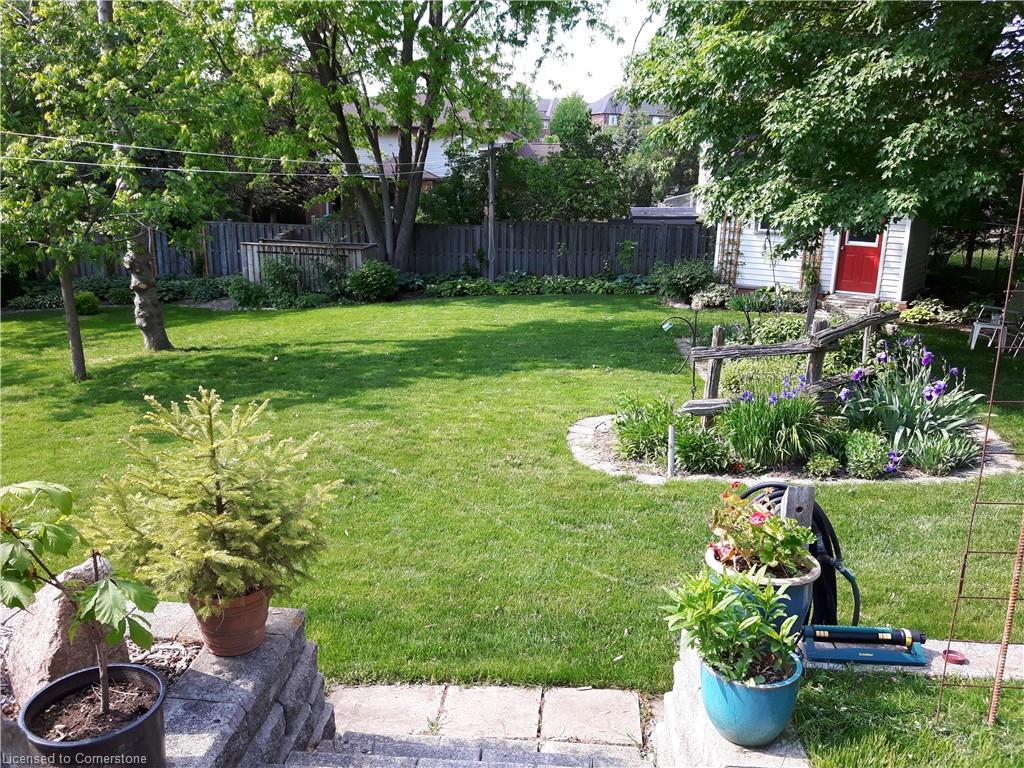 1090 Bleams Road Property Photo 2