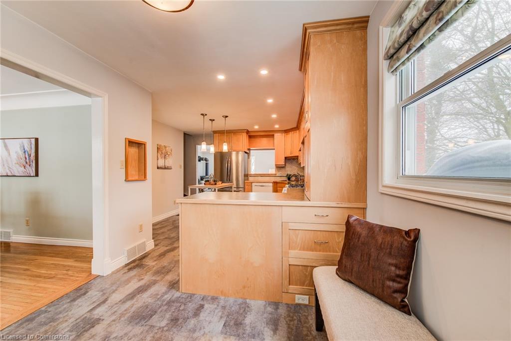 1090 Bleams Road Property Photo 12