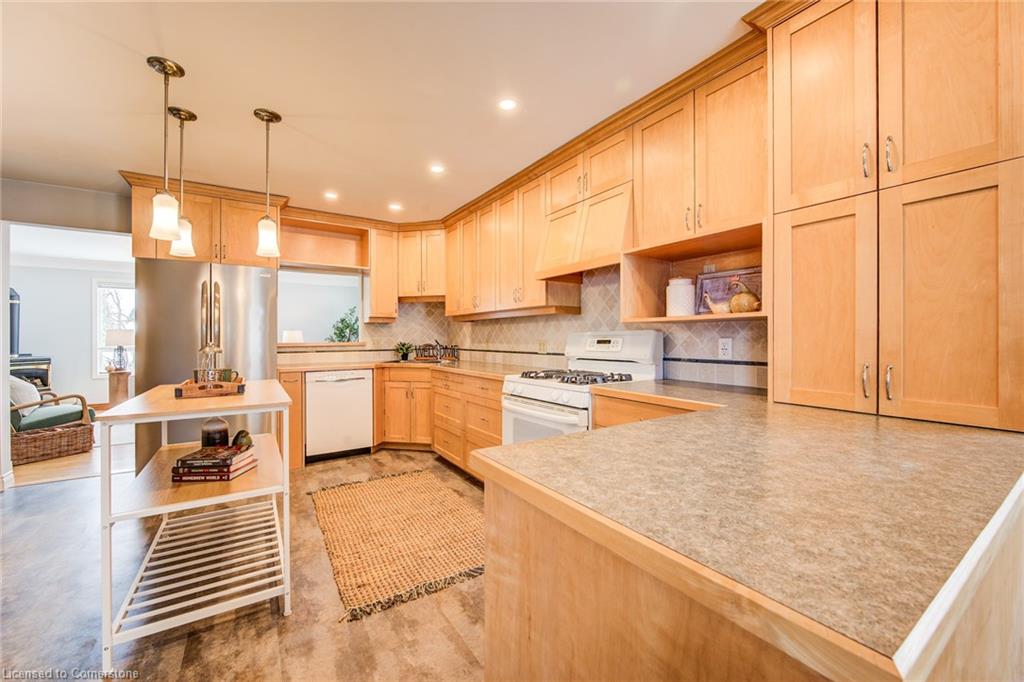1090 Bleams Road Property Photo 14