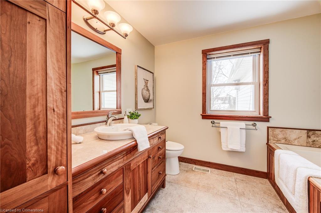 1090 Bleams Road Property Photo 19