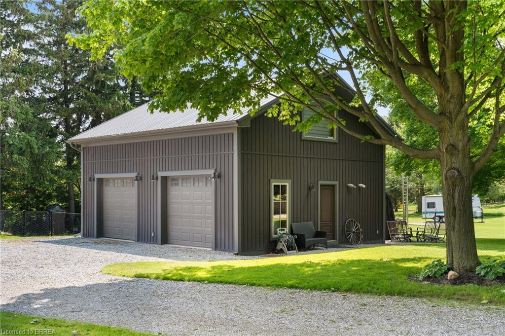 4 Murray Street W Property Photo 4