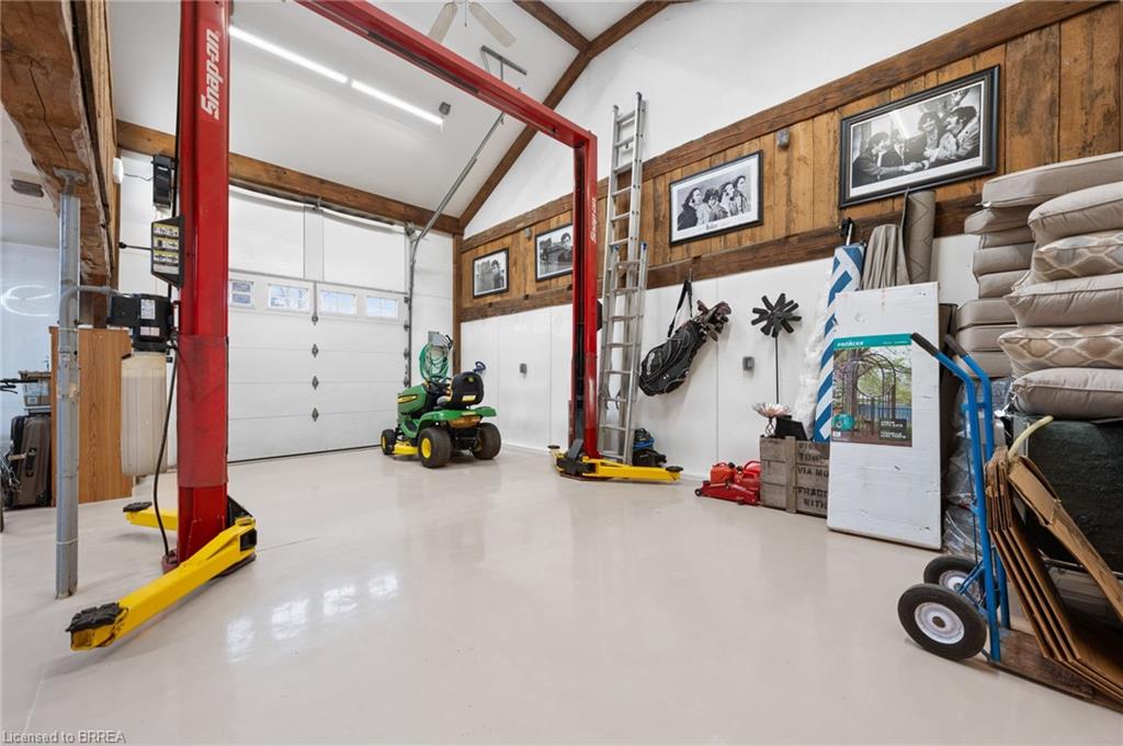 4 Murray Street W Property Photo 5