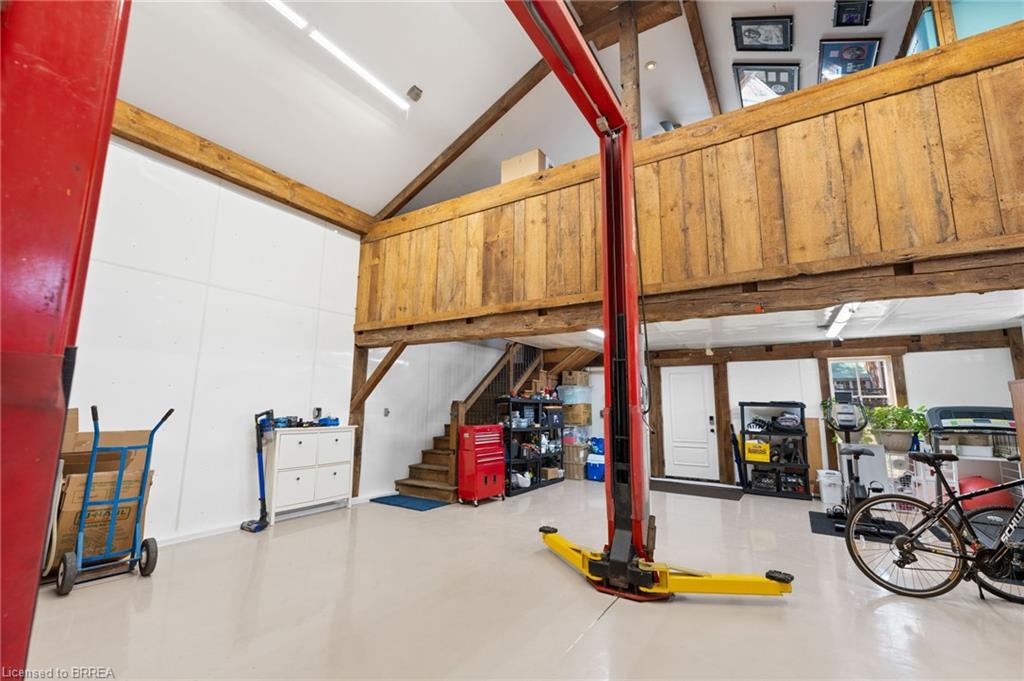 4 Murray Street W Property Photo 7