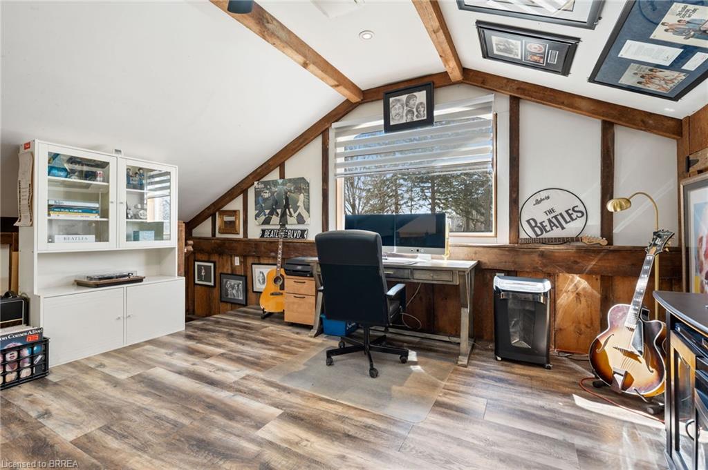 4 Murray Street W Property Photo 8