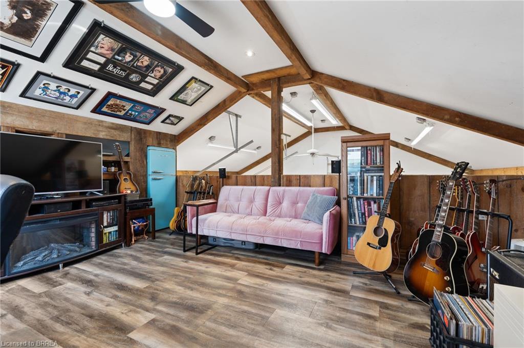 4 Murray Street W Property Photo 9