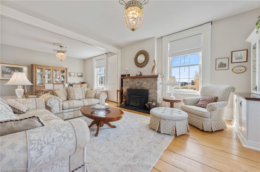 4 Murray Street W Property Photo 12