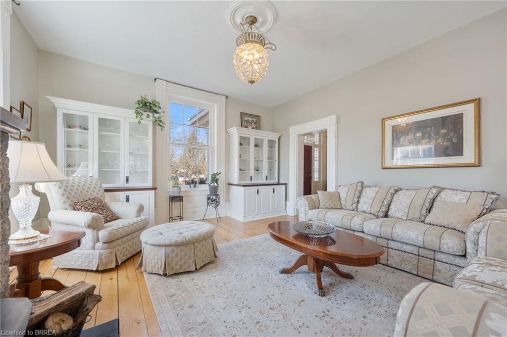 4 Murray Street W Property Photo 13