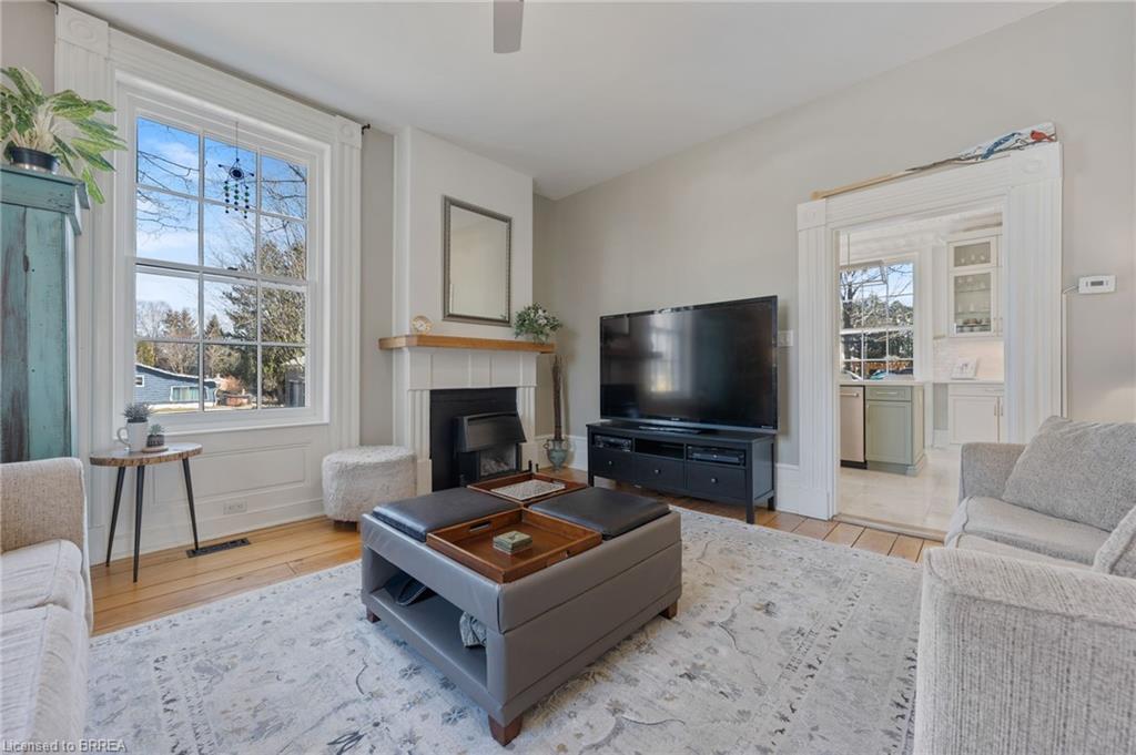 4 Murray Street W Property Photo 16