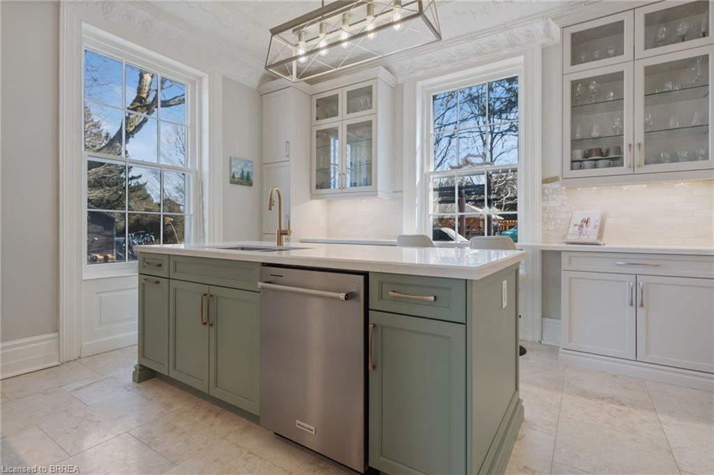 4 Murray Street W Property Photo 17