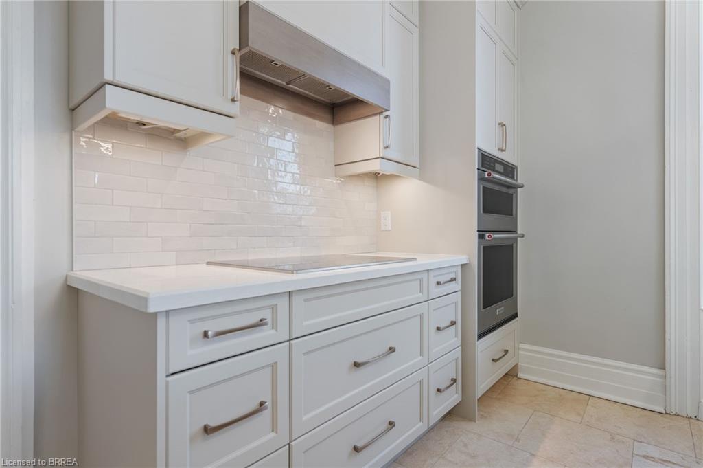 4 Murray Street W Property Photo 19