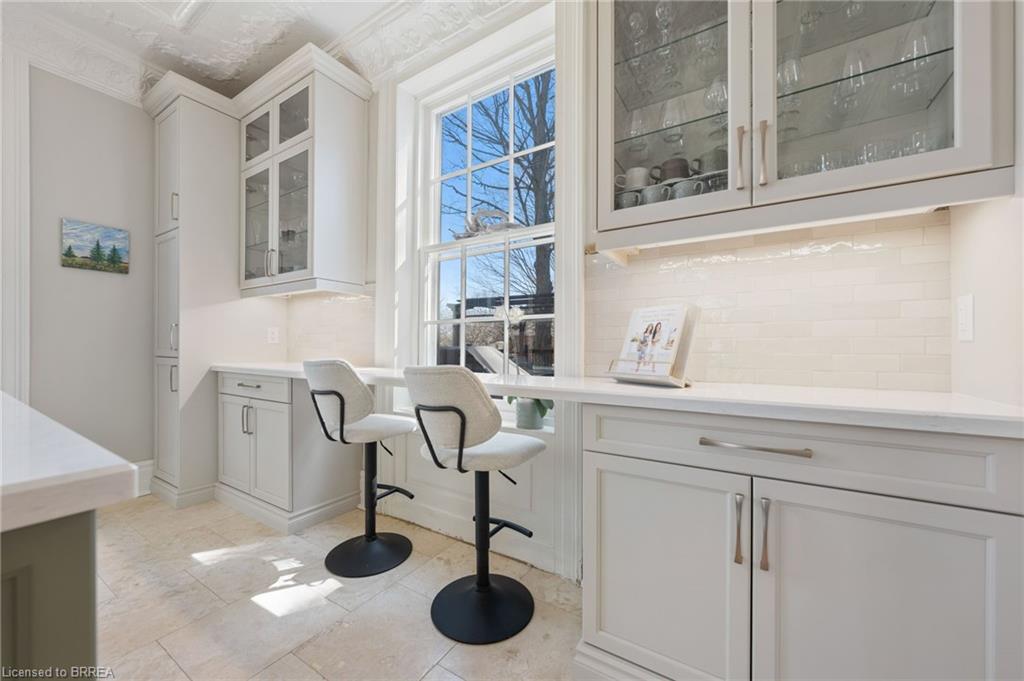 4 Murray Street W Property Photo 21