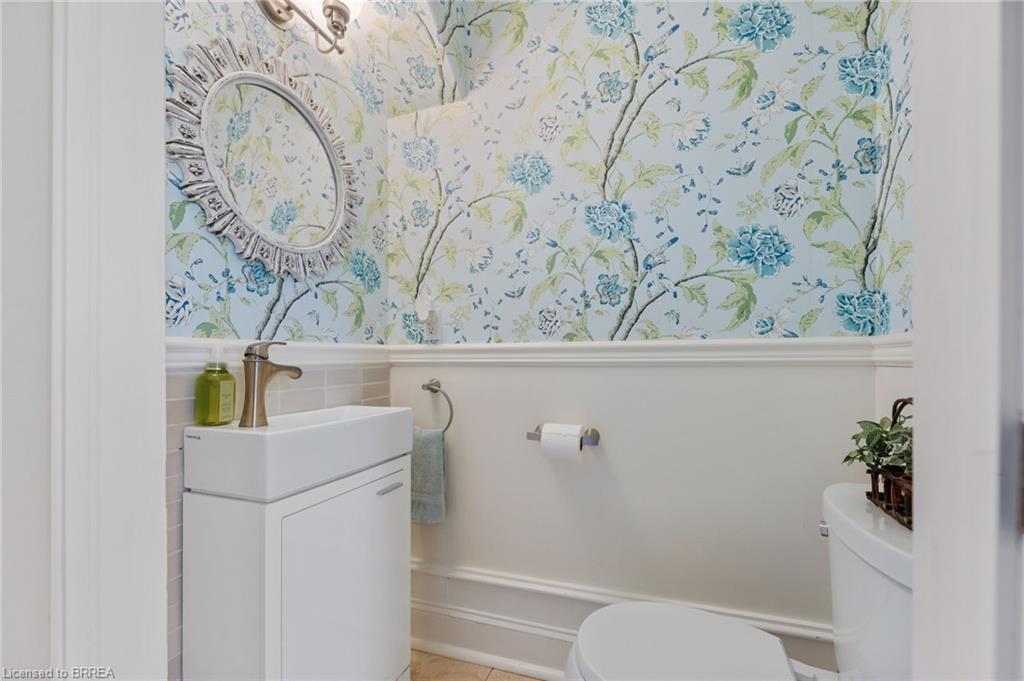 4 Murray Street W Property Photo 22