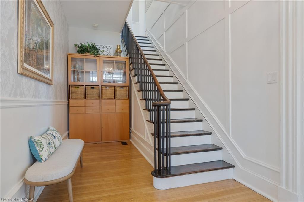 4 Murray Street W Property Photo 23