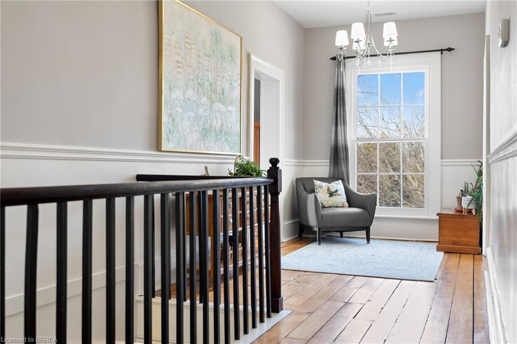 4 Murray Street W Property Photo 24