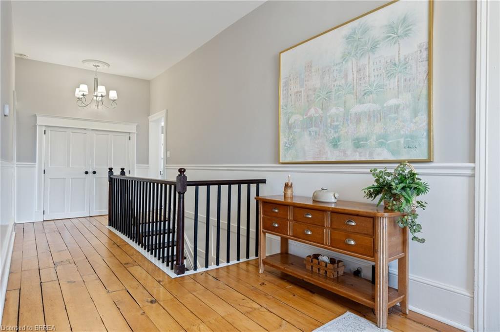4 Murray Street W Property Photo 25