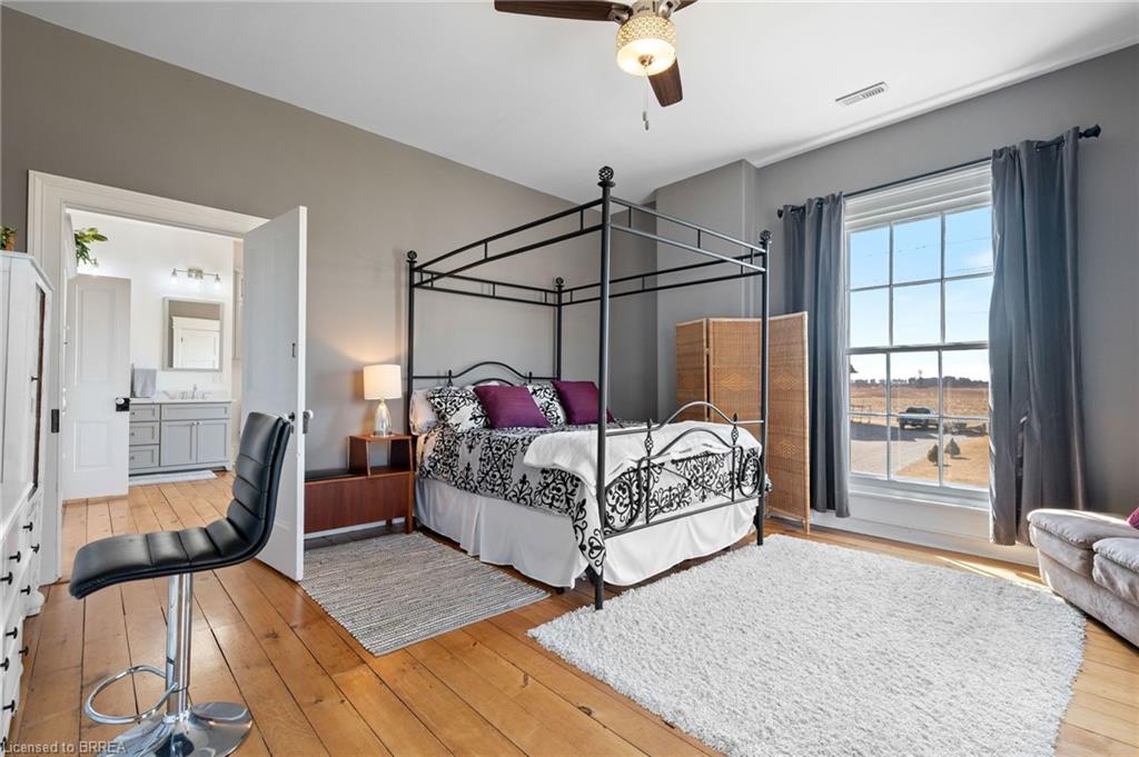 4 Murray Street W Property Photo 26