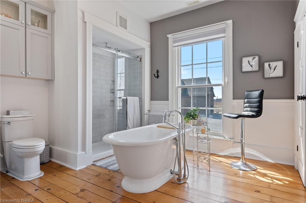 4 Murray Street W Property Photo 28