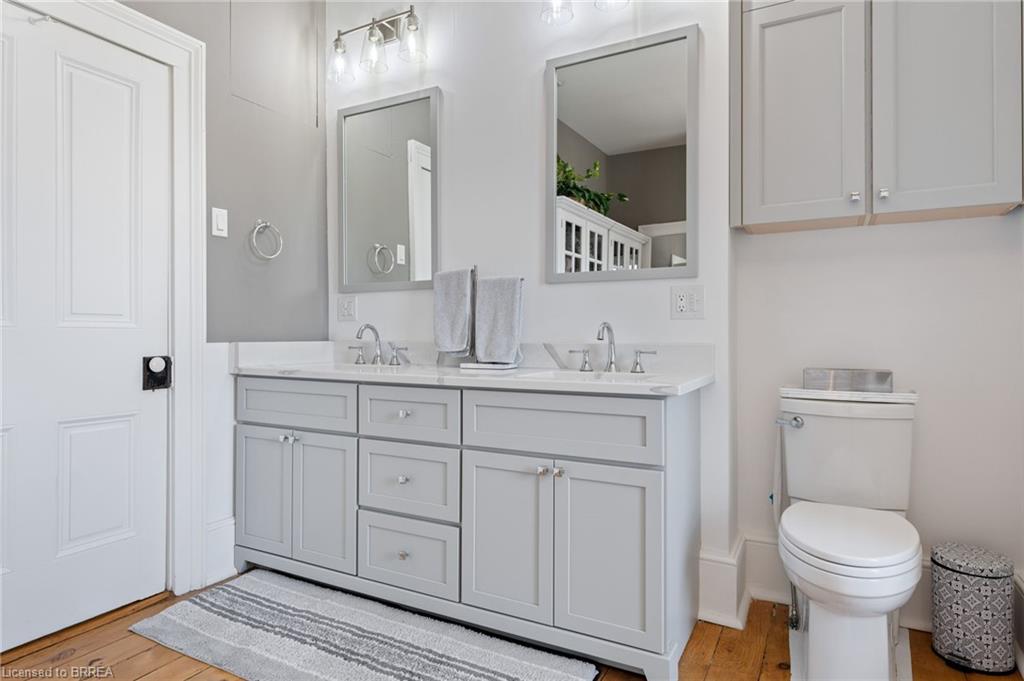 4 Murray Street W Property Photo 29