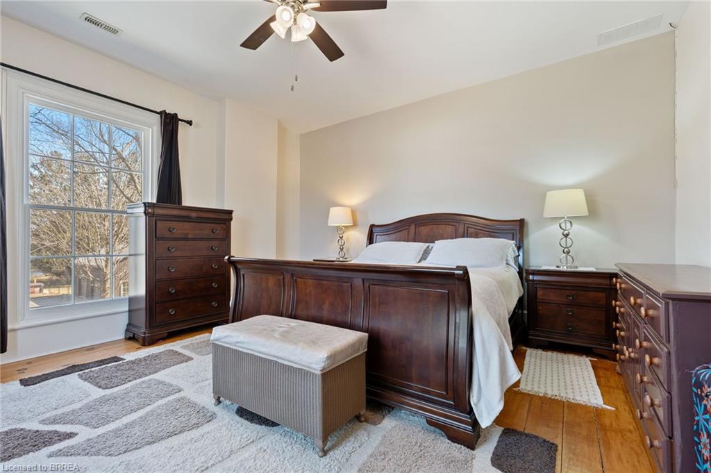 4 Murray Street W Property Photo 31