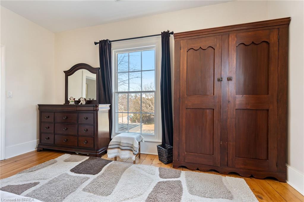 4 Murray Street W Property Photo 32