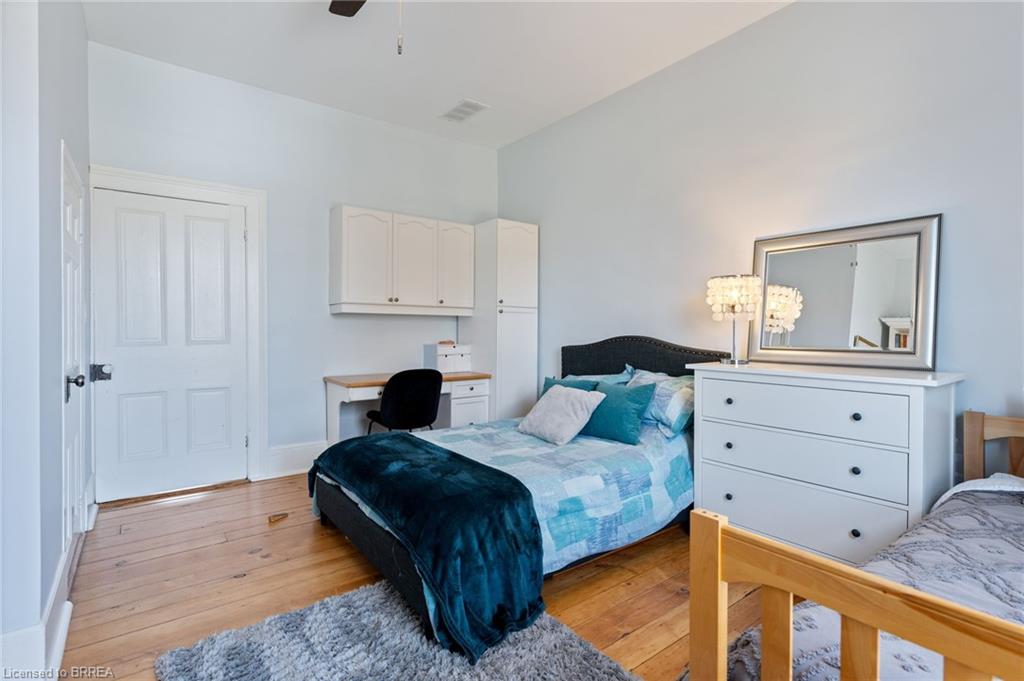 4 Murray Street W Property Photo 33