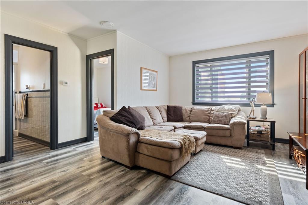 4 Murray Street W Property Photo 38