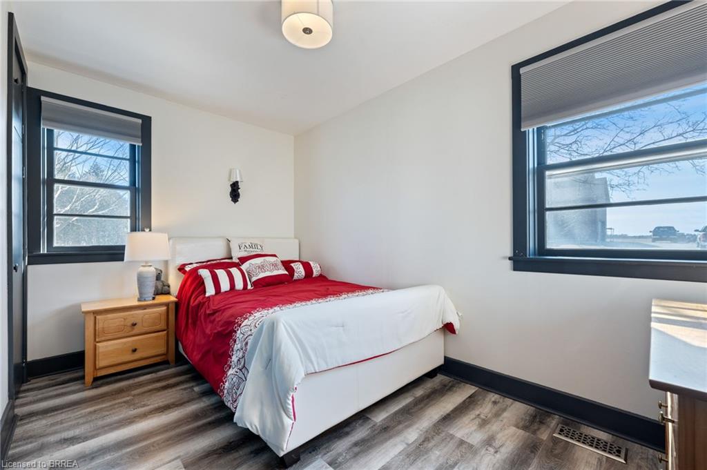 4 Murray Street W Property Photo 40