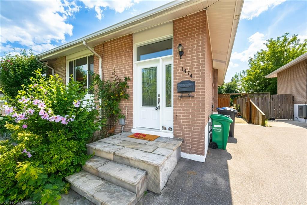 1474 Sandgate Crescent Property Photo