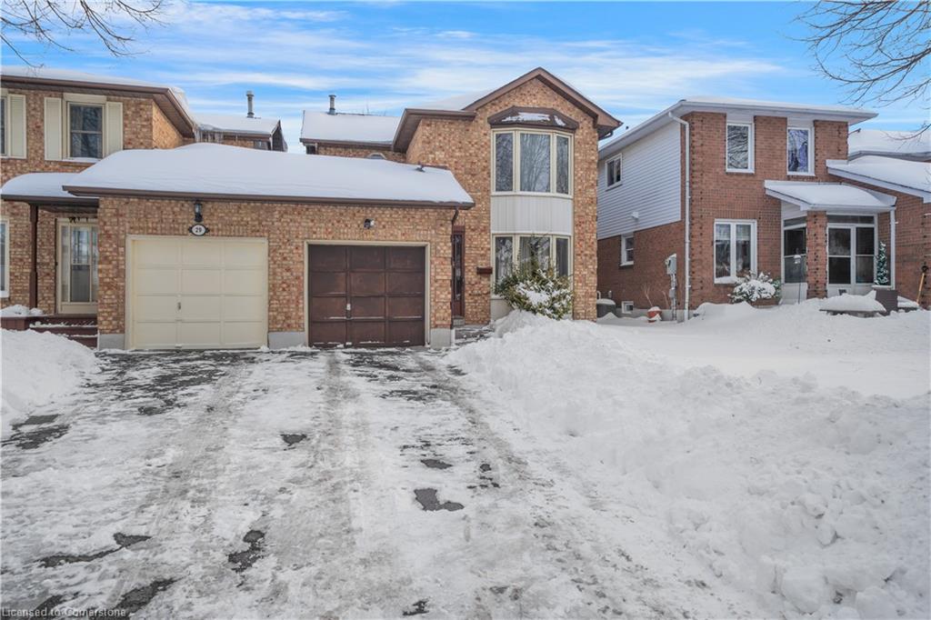 31 Hewitt Crescent Property Photo